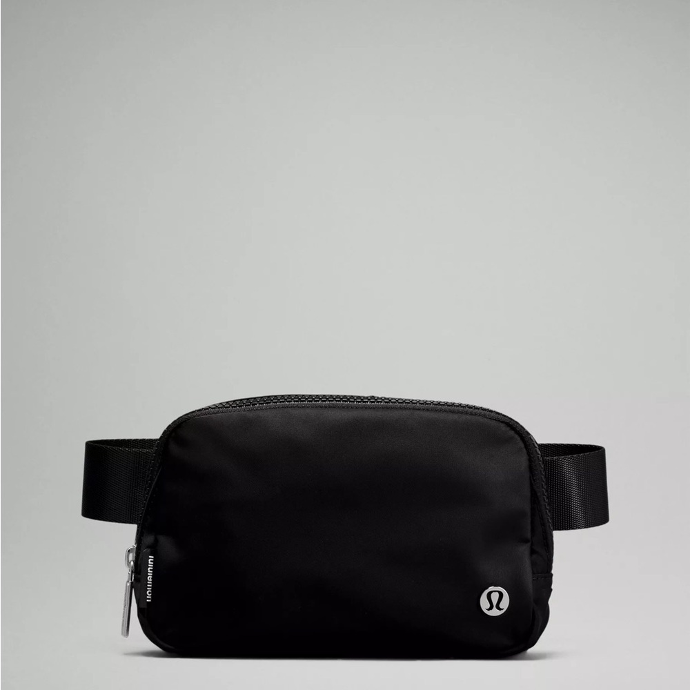 NWT Everywhere Lululemon Belt Bag 1L - Black Silver